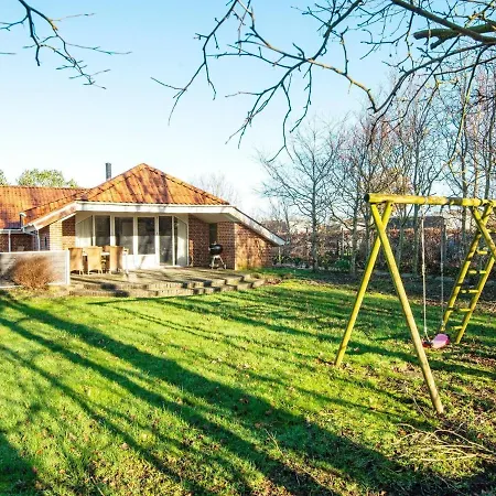 Cosy Holiday In Near Sea